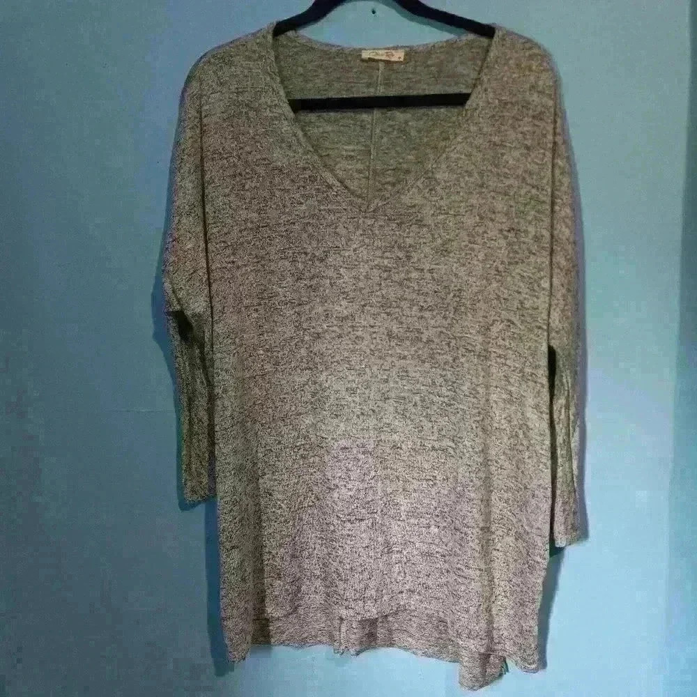 Olivia rae gray and white merle oversize top size M,  lounge comfort wear